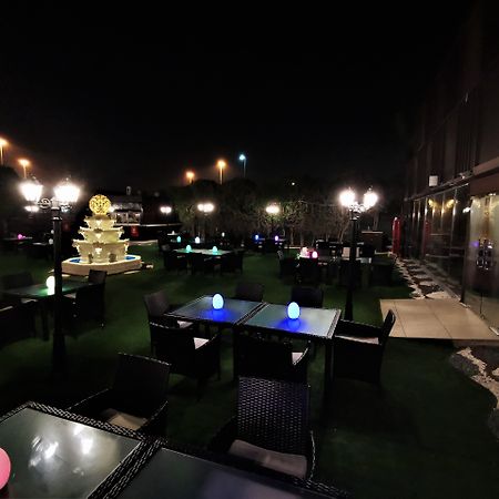 Villaggio Hotel Abu Dhabi Exteriör bild