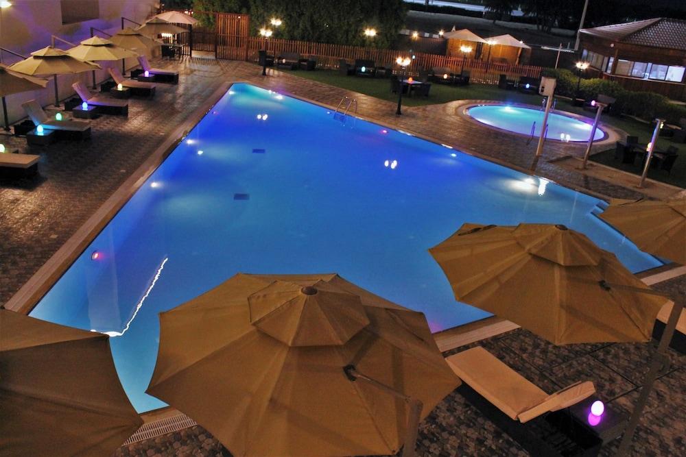 Villaggio Hotel Abu Dhabi Exteriör bild